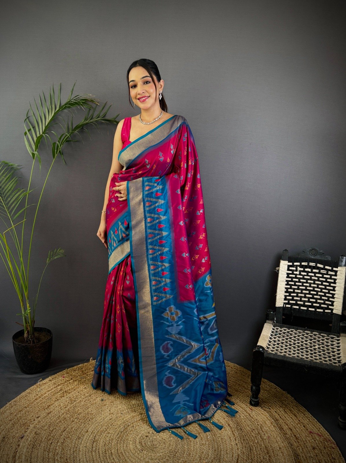 Target Ikkat Patola Soft Silk Saree - Image 9