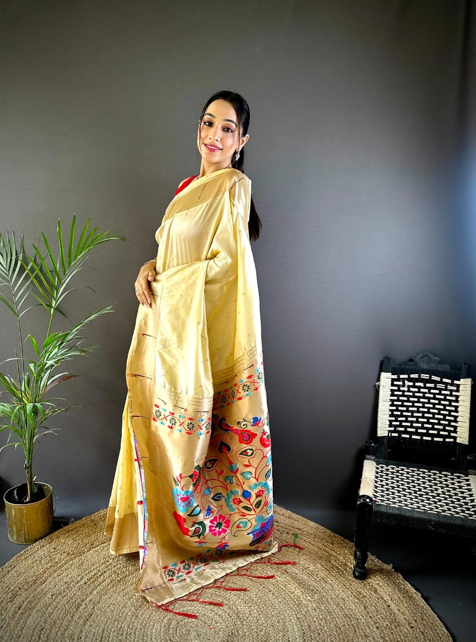 Aavishkar Royal Kanchipuram Silk Saree - Image 2