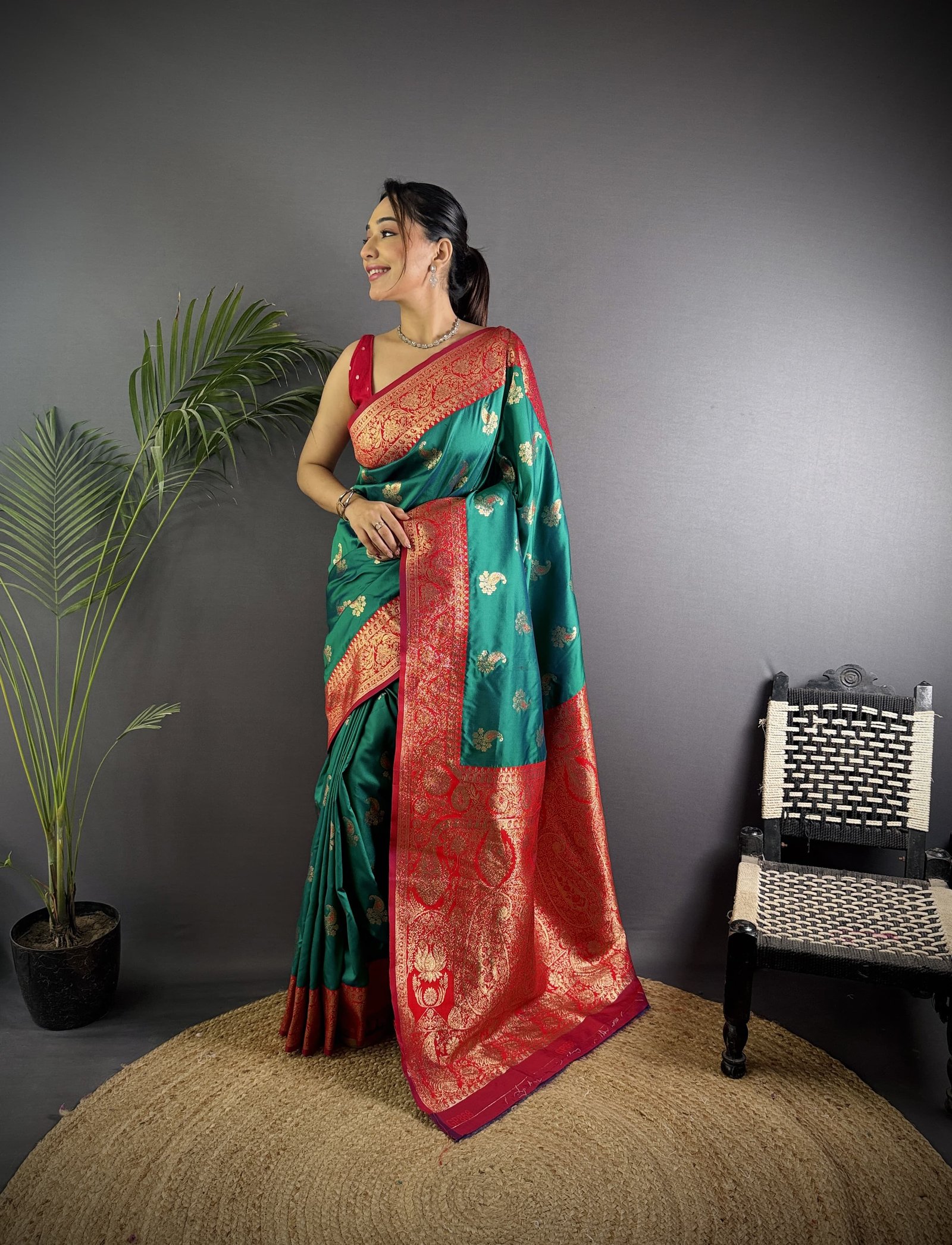 Classic Zari Banarasi Silk Saree - Image 3