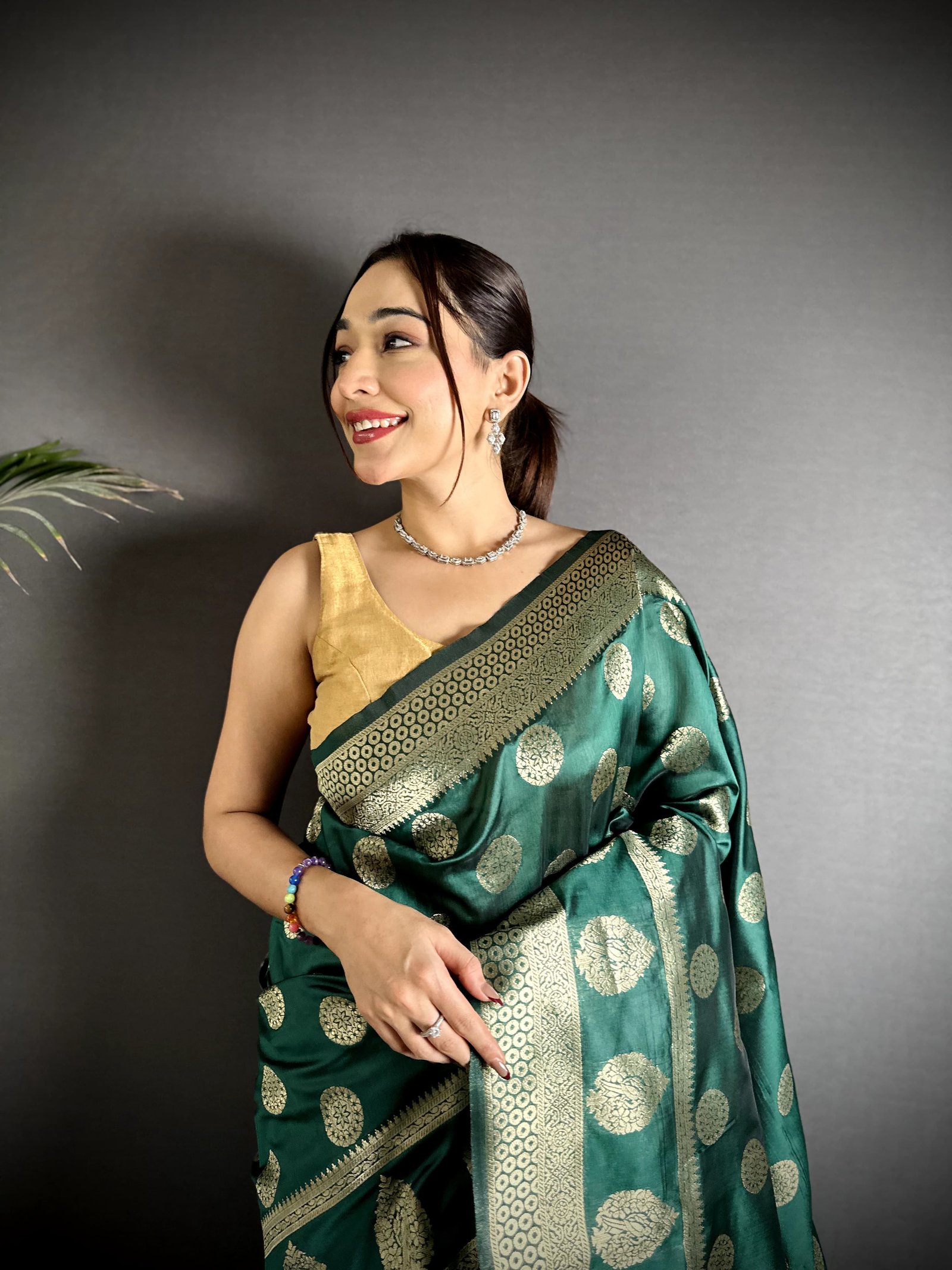 Bulbul Gold Zari Banarasi Silk Saree - Image 4
