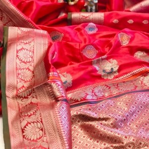 Rose Gold Zari Banarasi Lichi Silk Saree - Image 4