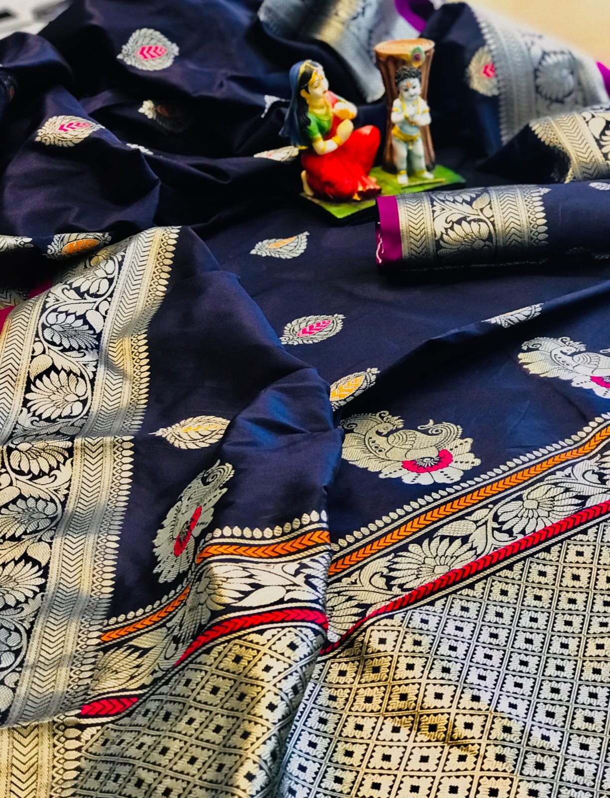 Rose Gold Zari Banarasi Lichi Silk Saree - Image 2