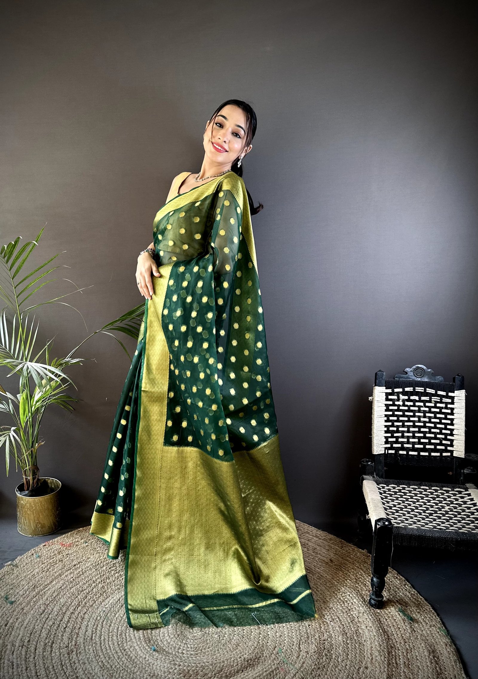 Golden Butti Pure Organza Silk Saree - Image 3