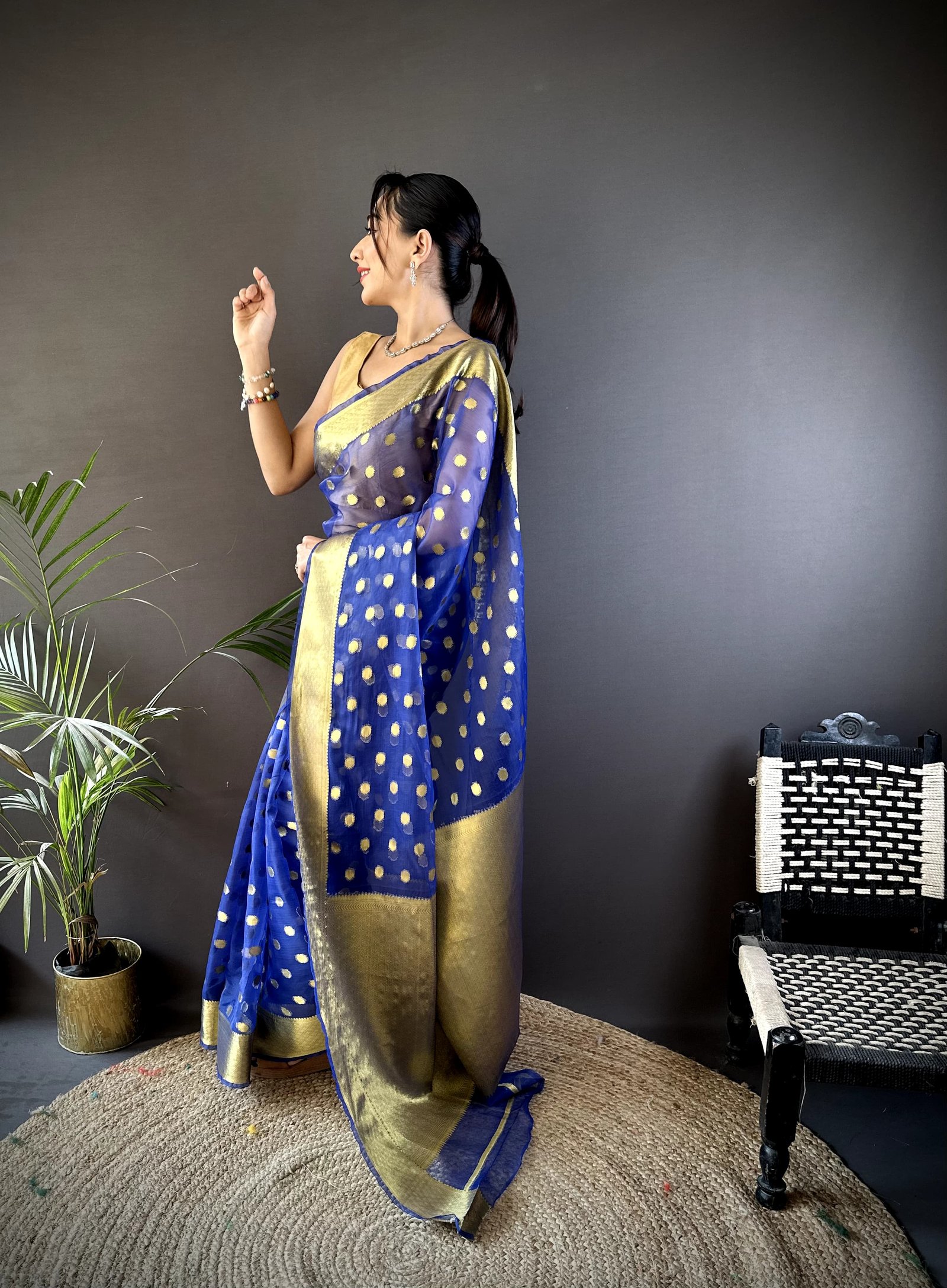 Golden Butti Pure Organza Silk Saree - Image 2