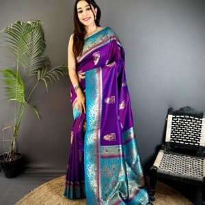 Peacock Zari Banarasi Silk Saree - Image 4