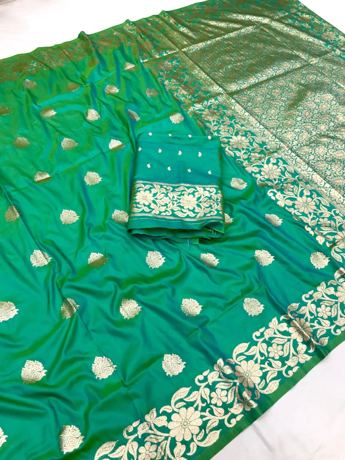 Rebola Heritage Banarasi Silk Saree - Image 6