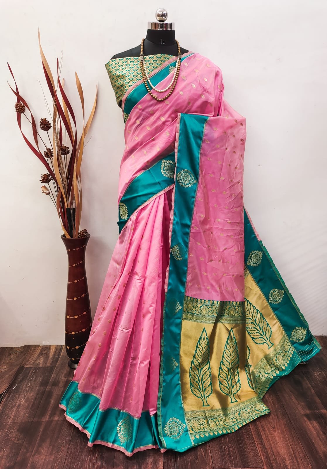 Rocky Sparkle Satin Linen Silk Saree - Image 3