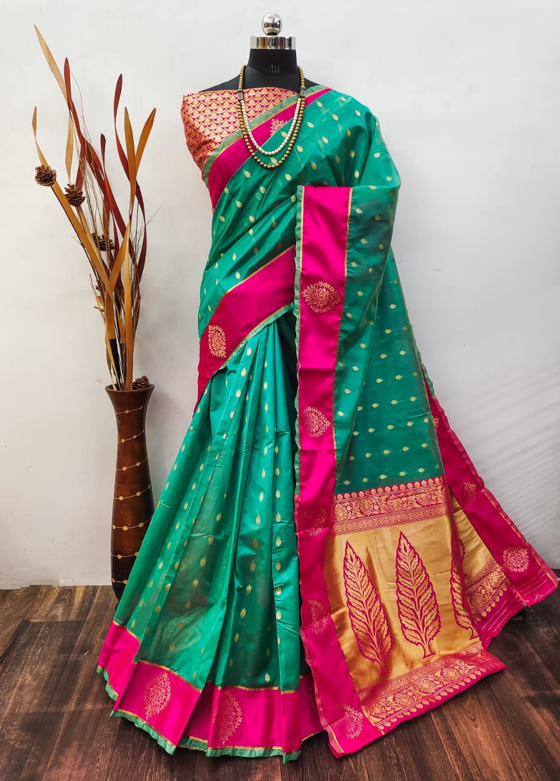Rocky Sparkle Satin Linen Silk Saree - Image 2