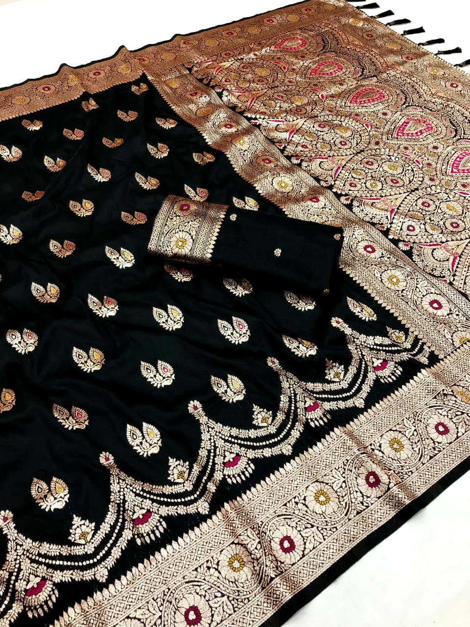 Premium Banarasi Silk Meenakari Saree - Image 3